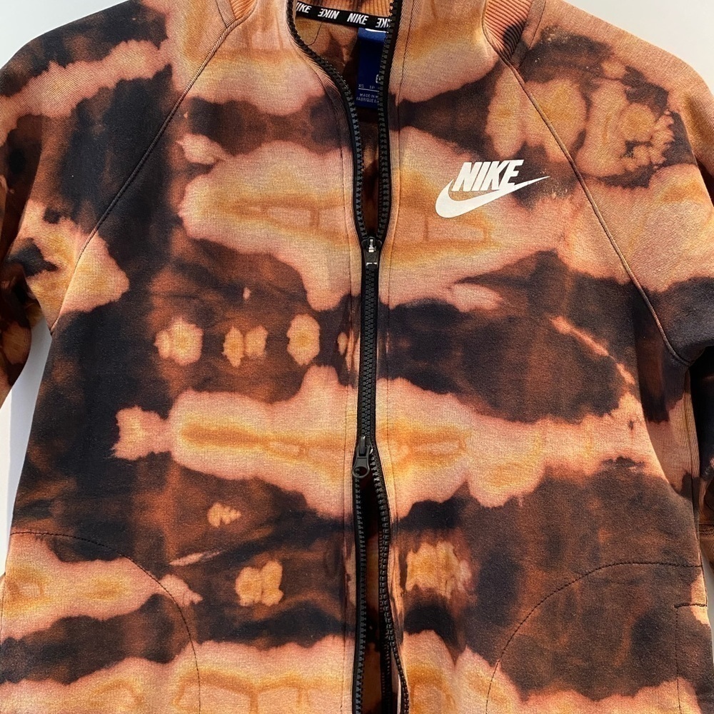 8 Items For Only $30 π₯ Nike Orange and Black Tie-Dye Zip-Up Hoodie - Picture 7 of 8